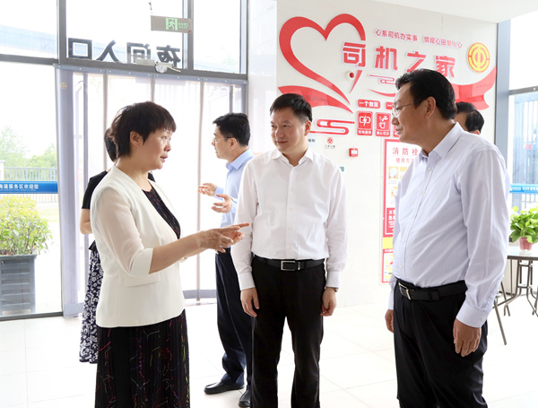 張寶娟帶隊在鹽城開展《中華人民共和國工會法》執法檢查